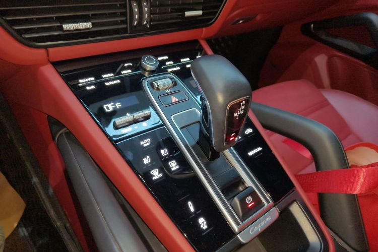 保时捷 Cayenne新能源 2022款 Cayenne E-Hybrid 2.0T 铂金版局部细节18