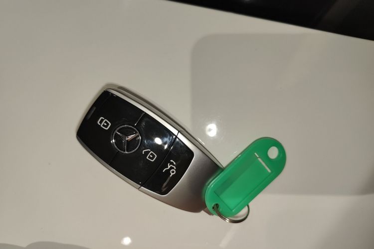 奔驰E级 2017款 E 200 运动型中控内饰11