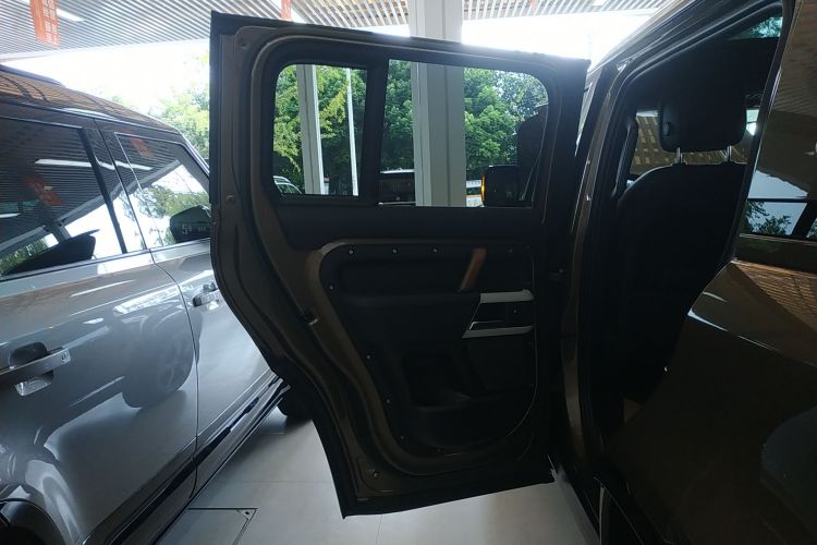 路虎卫士 2023款 改款 110 3.0T P400 X-DYNAMIC HSE中控内饰7008