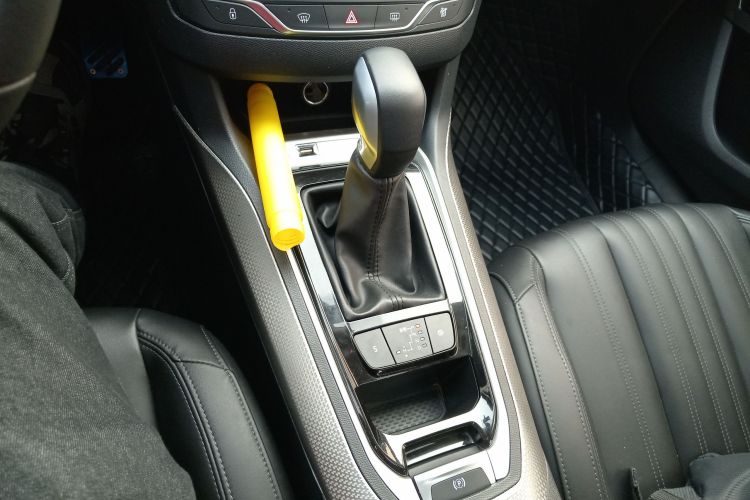 标致408 2019款 230THP 自动豪华版 国V中控内饰18