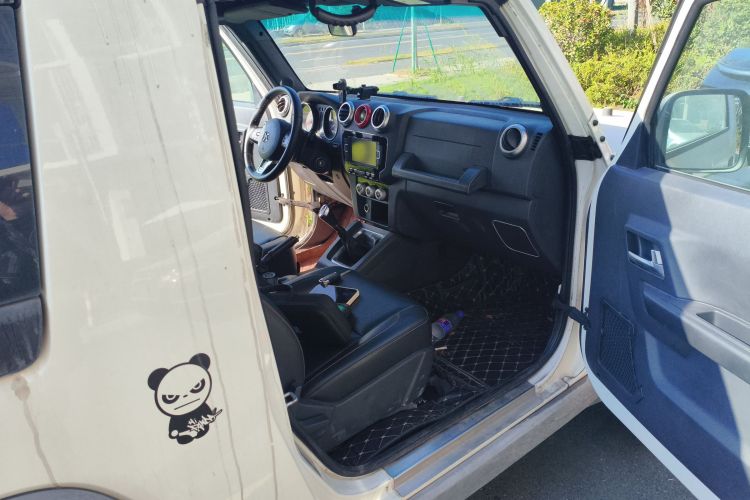 北京越野 北京BJ40 2016款 2.0T 手动两驱尊贵版局部细节9005