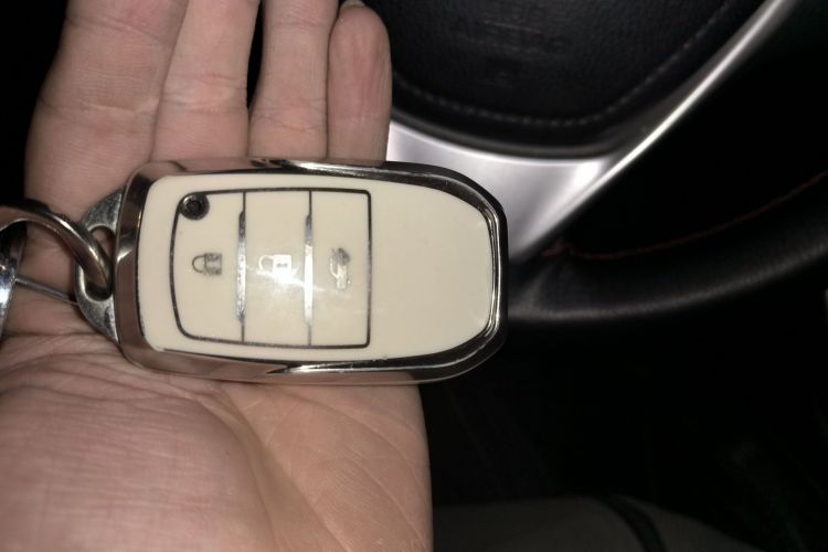 丰田 雷凌 2017款 改款双擎 1.8H GS E-CVT精英天窗版 国V中控内饰11