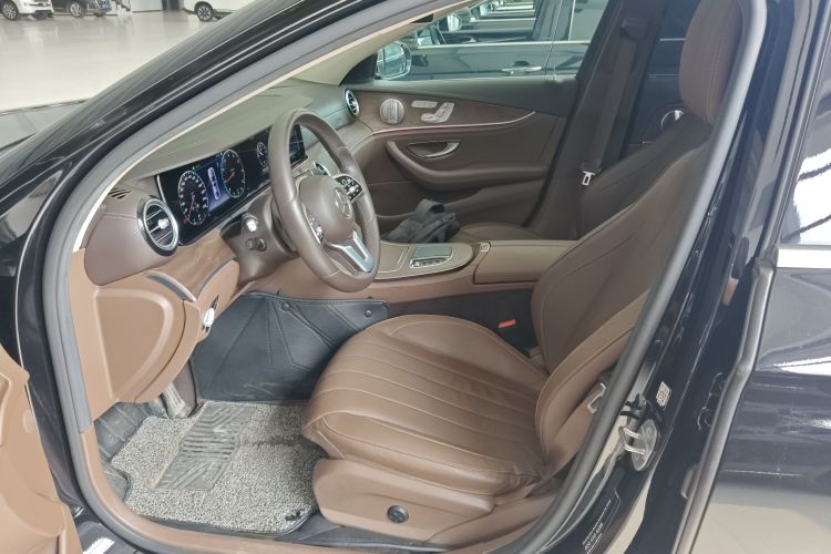 奔驰E级 2020款 改款 E 300 L 殊享版中控内饰7003