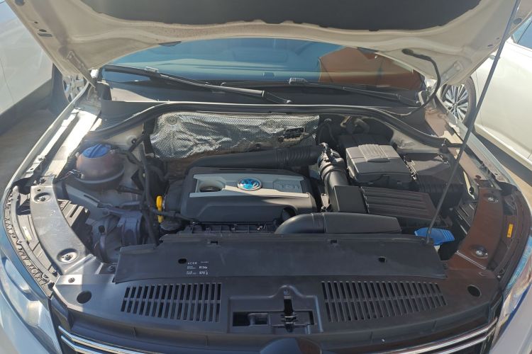 大众 途观 2015款 1.8TSI 自动四驱豪华型机舱底盘24