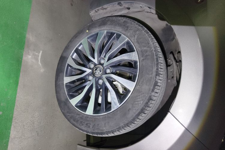 丰田 卡罗拉 2016款 双擎 1.8L E-CVT精英版车身外观10