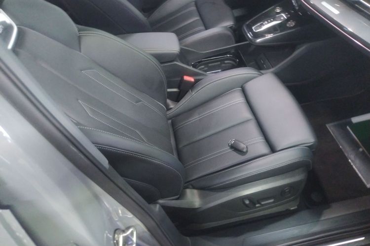 奥迪Q4 e-tron 2024款 40 e-tron 创境版中控内饰41