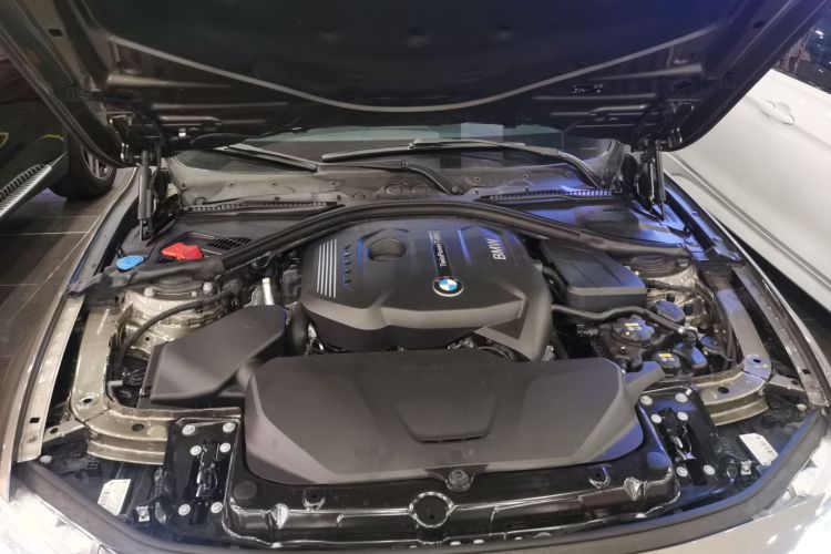 宝马3系 2018款 320i M运动套装机舱底盘24