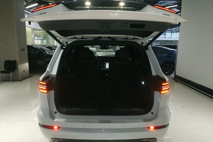 理想汽车 理想ONE 2021款 增程6座版机舱底盘23