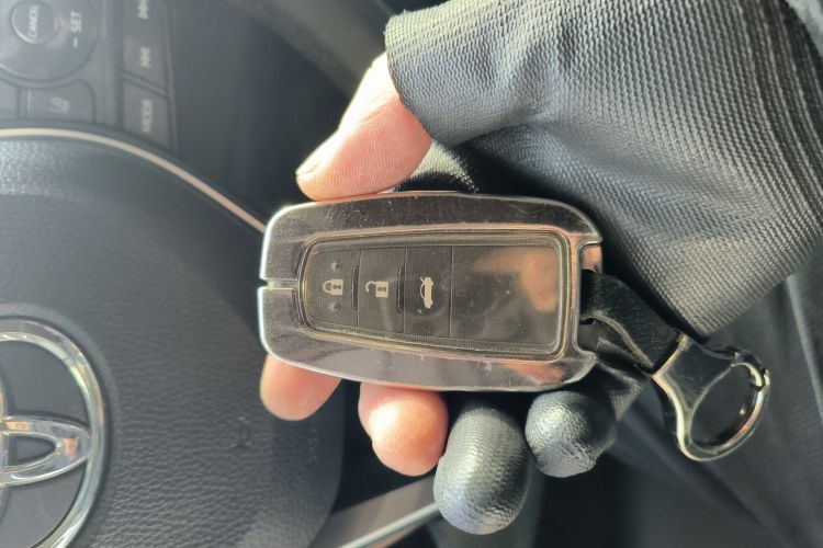 丰田 凌尚 2023款 2.0L 豪华版中控内饰7001