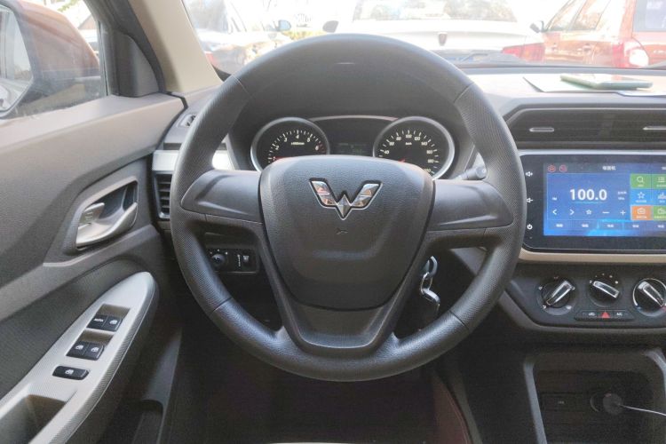 五菱汽车 五菱宏光 2019款 1.5L S舒适型国VI LAR中控内饰13