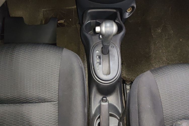 日产 玛驰 2010款 1.5L 自动易炫版中控内饰18