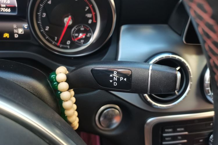 奔驰CLA 2017款 CLA 220 4MATIC中控内饰18