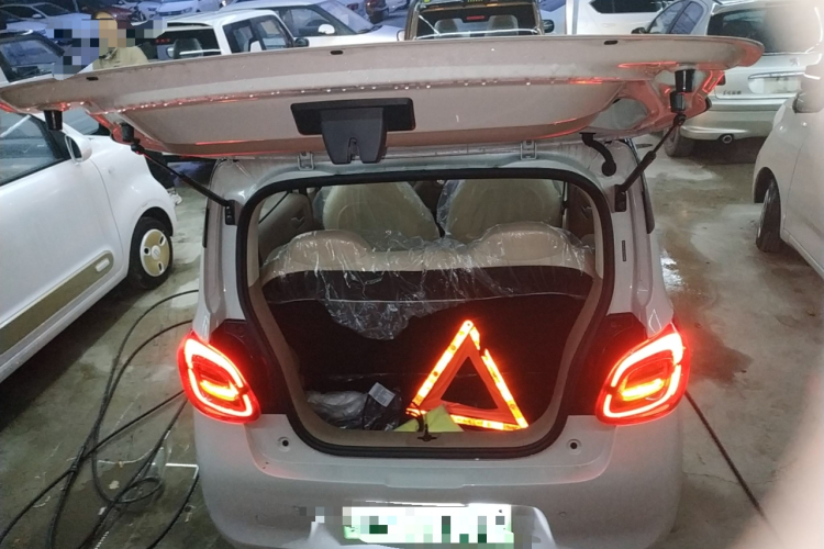 五菱汽车 宏光MINIEV 2025款 四门版 臻享+款机舱底盘23