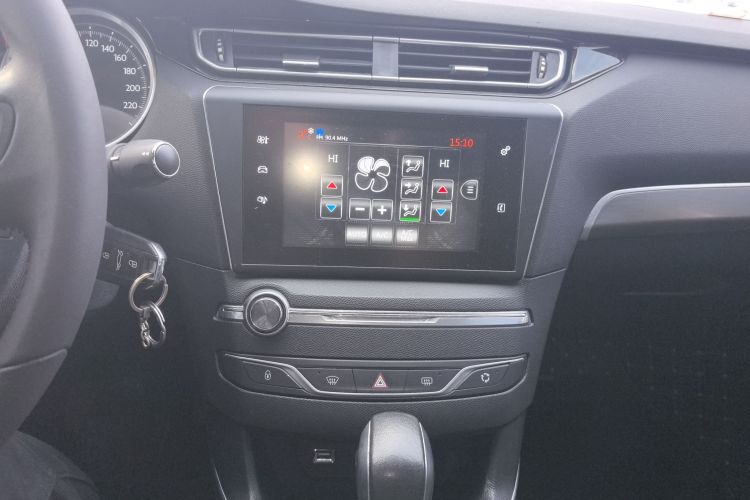 标致408 2015款 1.2T 自动豪华版中控内饰16