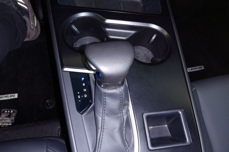 雷克萨斯UX 2022款 260h 探·趣版局部细节18