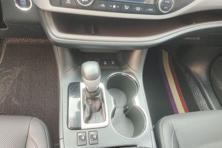 丰田 汉兰达 2018款 2.0T 四驱豪华版 7座 国V中控内饰18