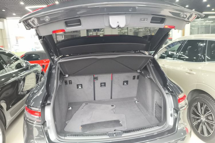 保时捷 2022款 Macan 2.0T机舱底盘23