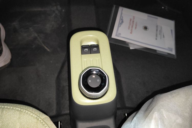 吉利银河 2024款 熊猫mini 200km 耐力熊中控内饰18