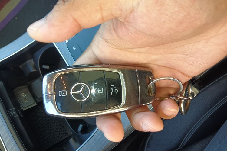 奔驰E级 2021款 E 300 L 时尚型中控内饰7001