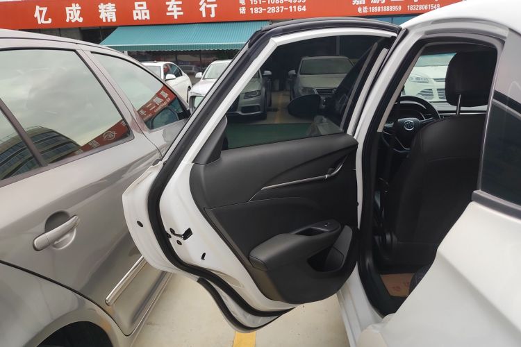 别克 英朗 2021款 改款 典范 1.5L 自动精英型中控内饰49