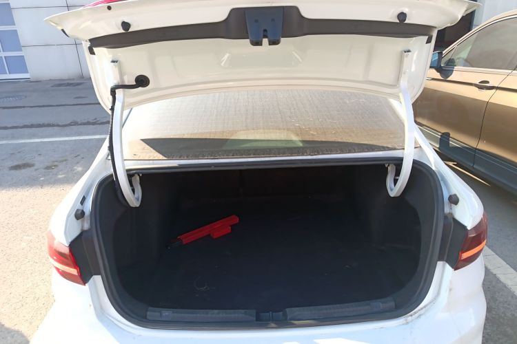 大众 朗逸 2023款 改款 1.5L 自动得逸版机舱底盘23