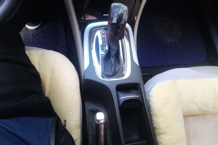 别克 君威 2015款 2.0L 领先时尚型中控内饰18