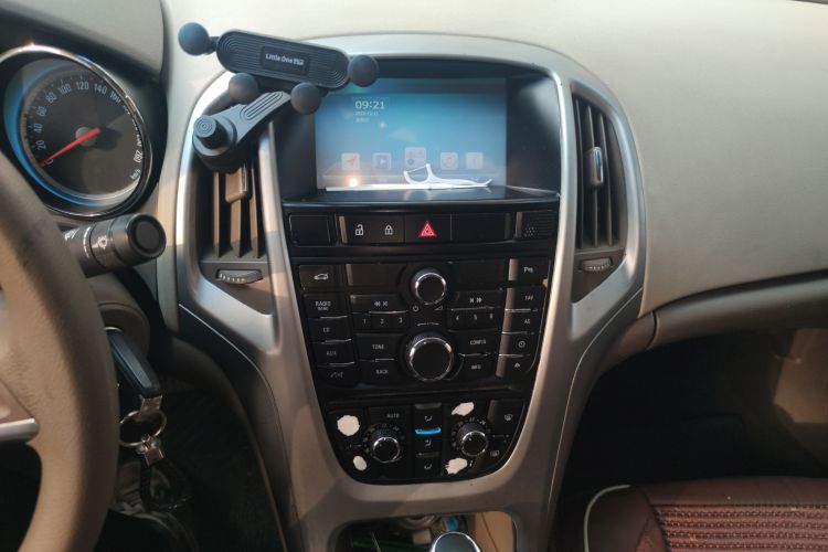 别克 英朗 2013款 GT 1.6L 自动时尚版中控内饰16