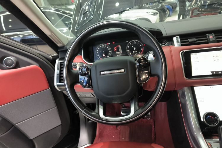 路虎 揽胜运动版 2022款 3.0 L6 耀黑版中控内饰13