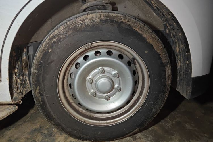 五菱汽车 五菱扬光 2024款 300KM 舒适型客车版 75kW车身外观10