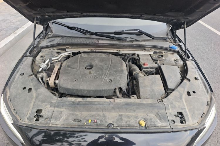 沃尔沃S90 2018款 T4 智远版机舱底盘24