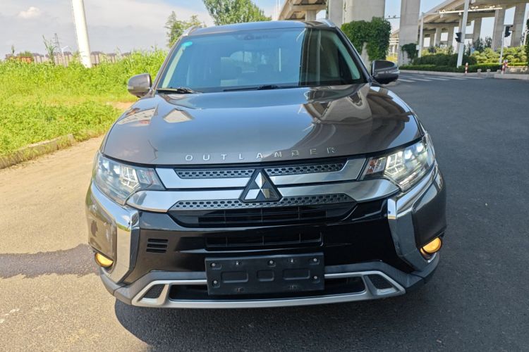 三菱 欧蓝德 2020款 2.4L 四驱致享版 7座车身外观6001