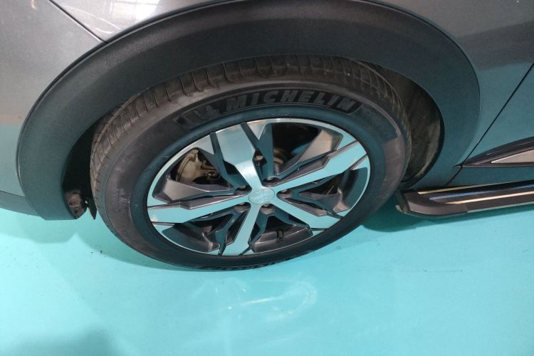 标致4008 2017款 380THP 精英版车身外观35