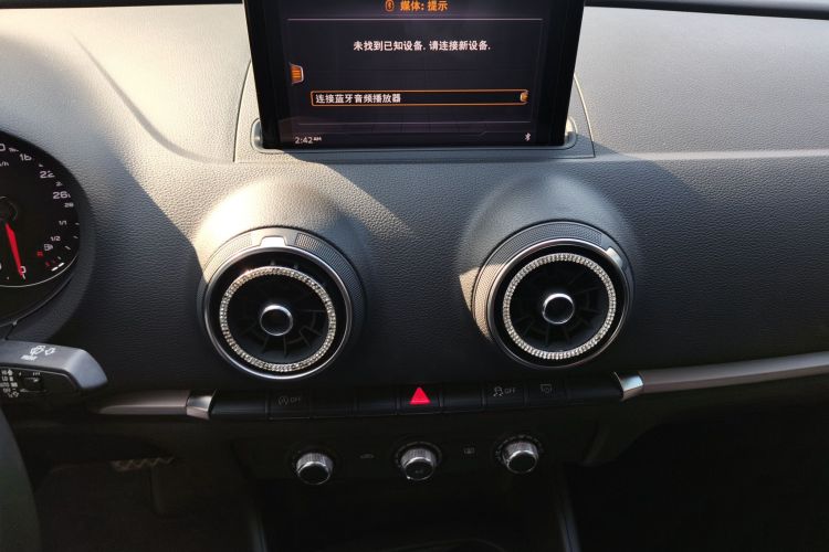 奥迪A3 2018款 30周年年型 Limousine 35 TFSI 进取型中控内饰16