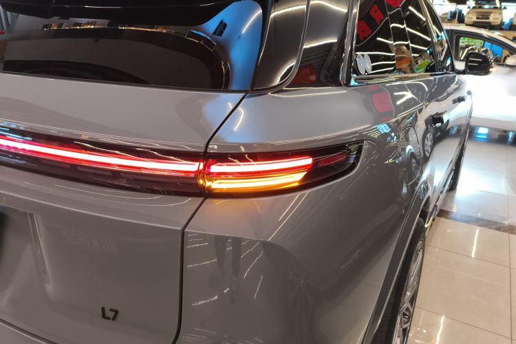 理想汽车 理想L7 2025款 Pro 智能焕新版车身外观9