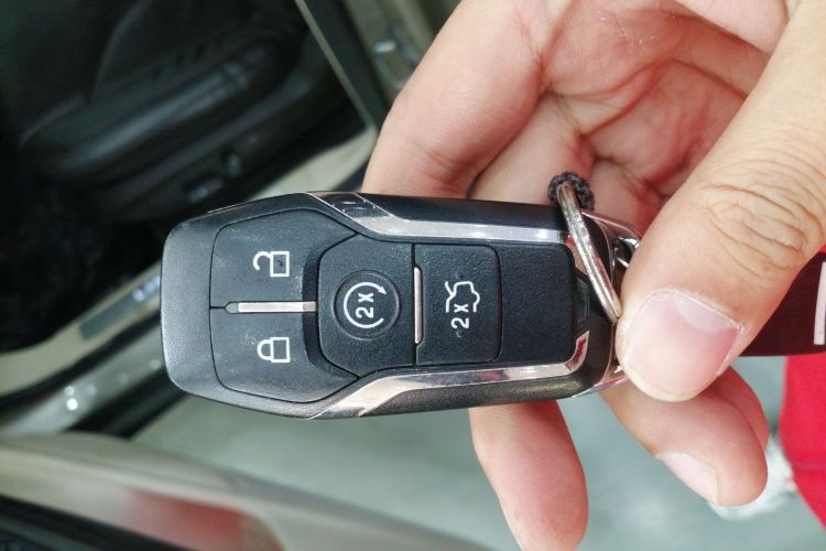 林肯MKC 2014款 2.0T 四驱尊雅版中控内饰7001