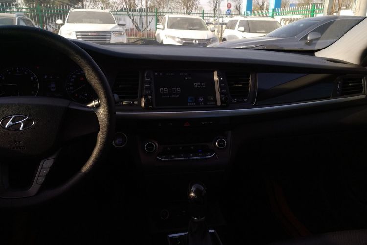 现代 名图 2017款 1.6T 自动智能型GLS 国V中控内饰16