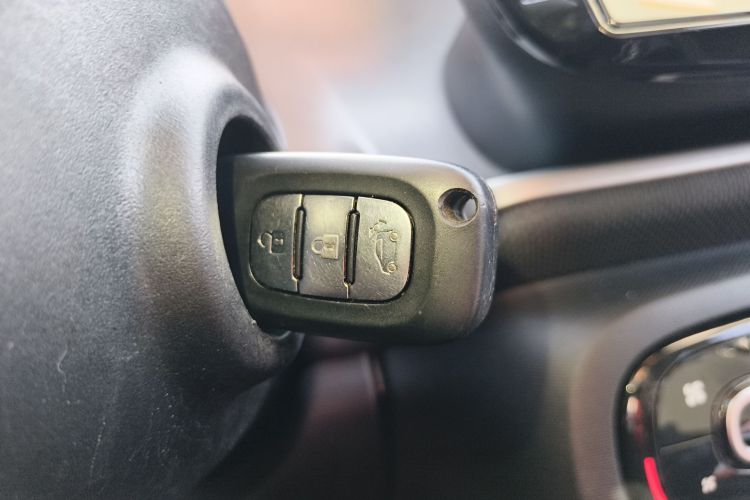 smart forfour 2016款 1.0L 52千瓦激情版中控内饰7001