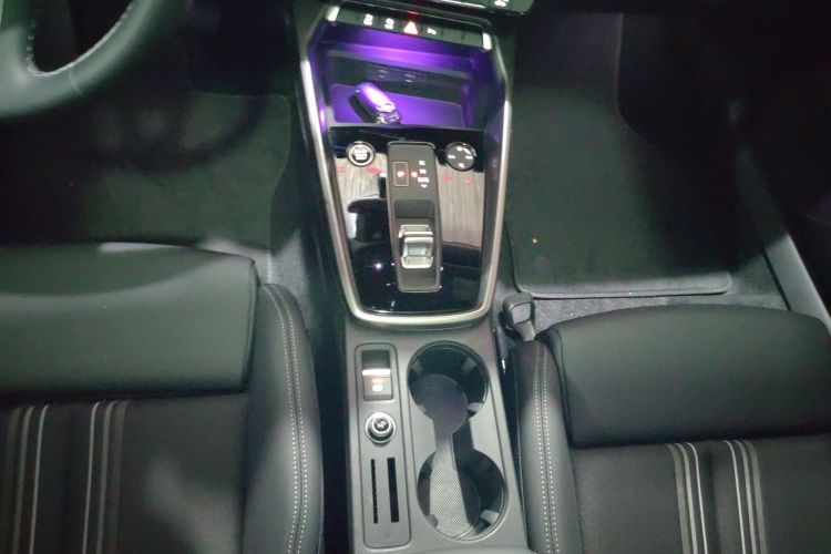 奥迪A3 2024款 A3L Limousine 35 TFSI 时尚运动型中控内饰18