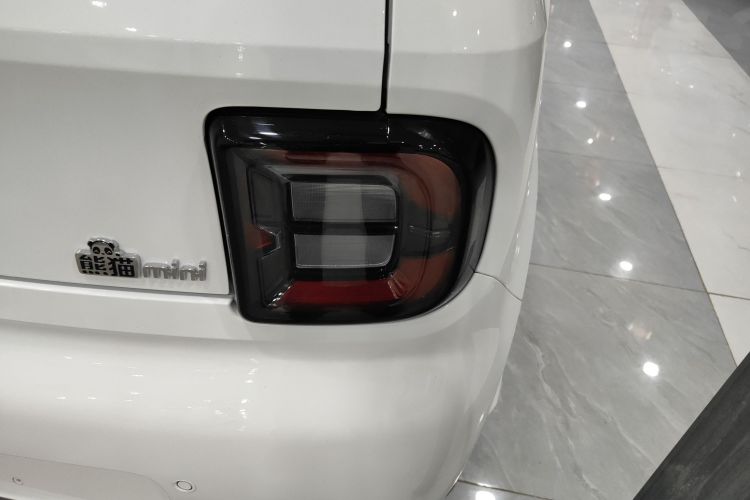 吉利银河 熊猫 2025款 210km 元气熊车身外观9