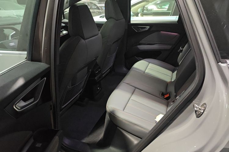 奥迪Q4 e-tron 2024款 40 e-tron 创行版中控内饰7004