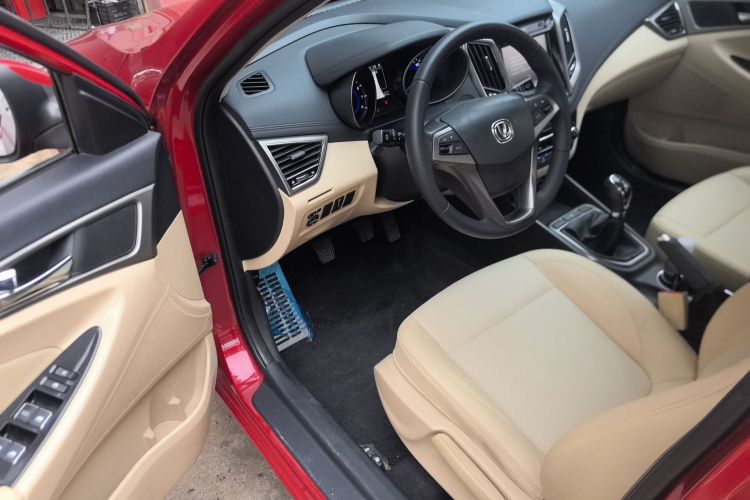 长安 逸动 2016款 1.6L 手动风尚型中控内饰20