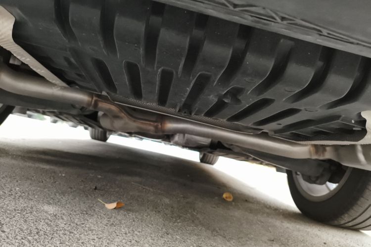 奔驰E级 2021款 改款 E 300 L 运动时尚型局部细节9009