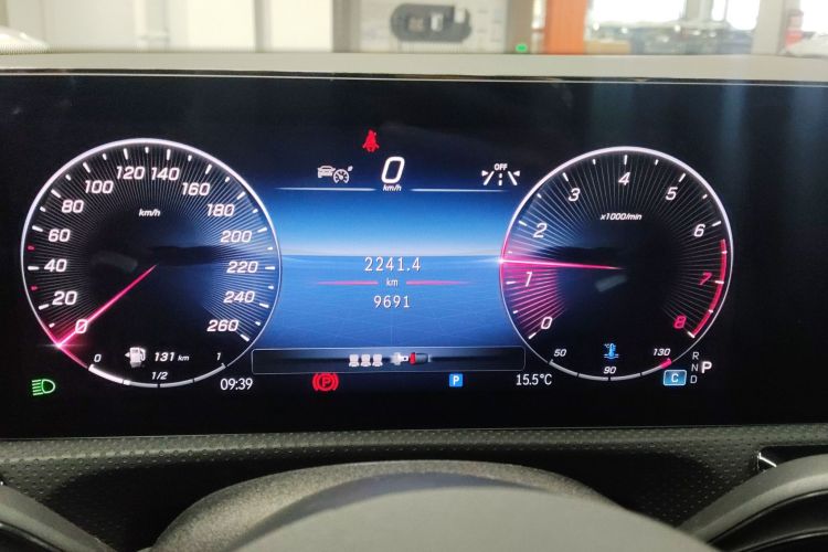 奔驰A级 2024款 改款 A 200 L 时尚型中控内饰14