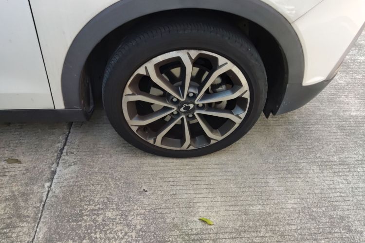 双龙 途凌 2016款 1.6L 汽油 两驱自动豪华版车身外观10