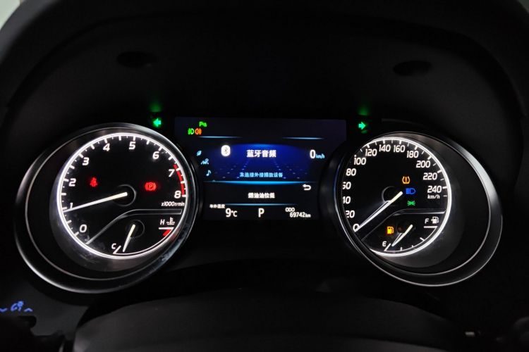 丰田 凯美瑞 2018款 2.0G 豪华版中控内饰14