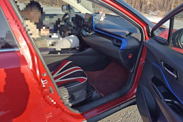 丰田C-HR 2018款 2.0L 领先天窗版 国V局部细节9005