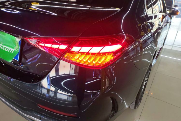 奔驰C级 2025款 C 260 L 运动版车身外观9
