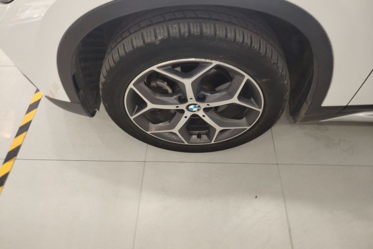 宝马X1 2019款 sDrive18Li 尊享型车身外观6007