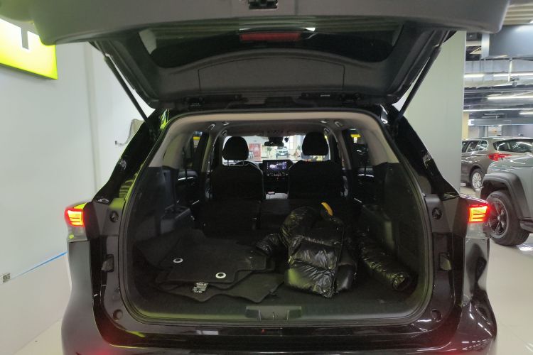 丰田 汉兰达 2024款 2.5L智能电混双擎两驱精英版 5座机舱底盘23