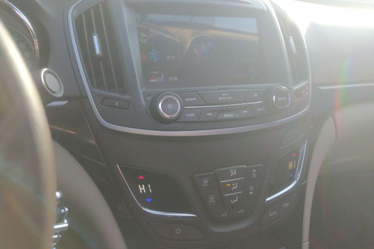 别克 君威 2015款 2.0L 领先时尚型中控内饰16